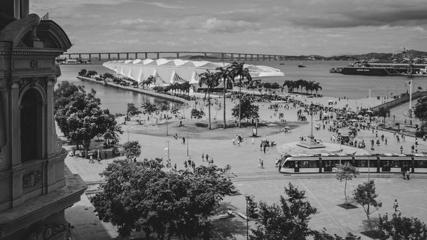 « Ventes aux enchères d'art contemporain : Événement incontournable »